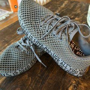 NoBull Mesh Runners, All You Need Is Love